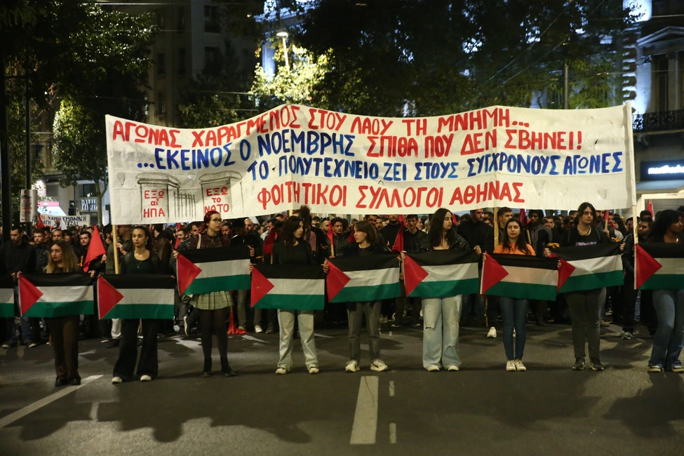 Η πορεία για την 50η επέτειο του Πολυτεχνείου