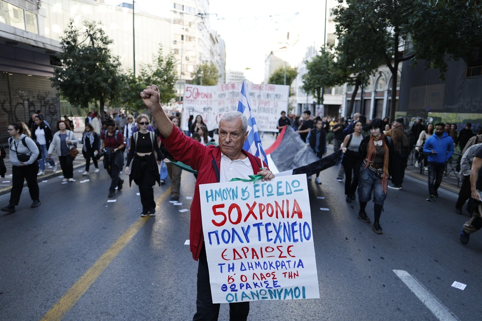 Η πορεία για την 50η επέτειο του Πολυτεχνείου