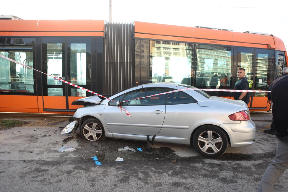 palaio-faliro-troxaio-tram