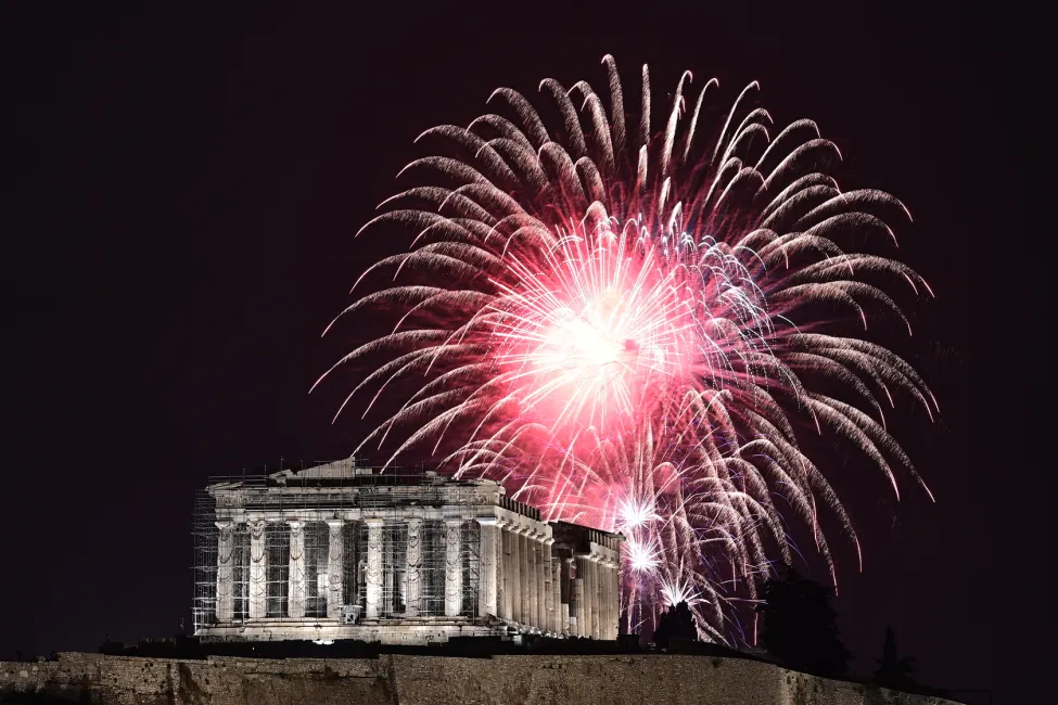 Έλευση του 2024 στην Αθήνα με show πυροτεχνημάτων