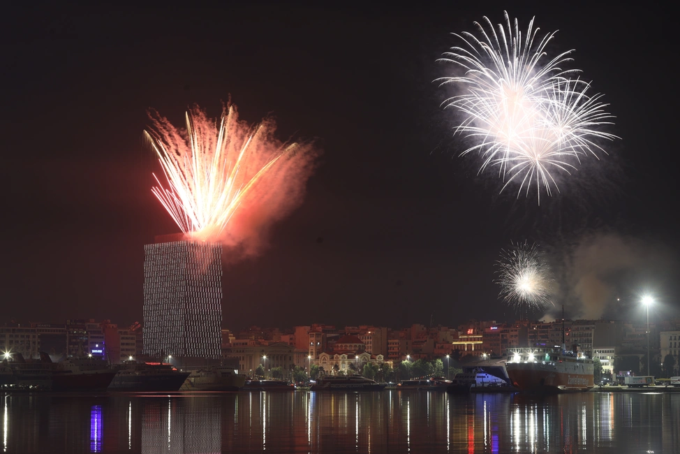 Πρωτοχρονιάτικες εικόνες από τον Πειραιά