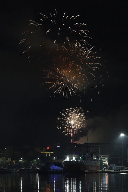 Πρωτοχρονιάτικες εικόνες από τον Πειραιά