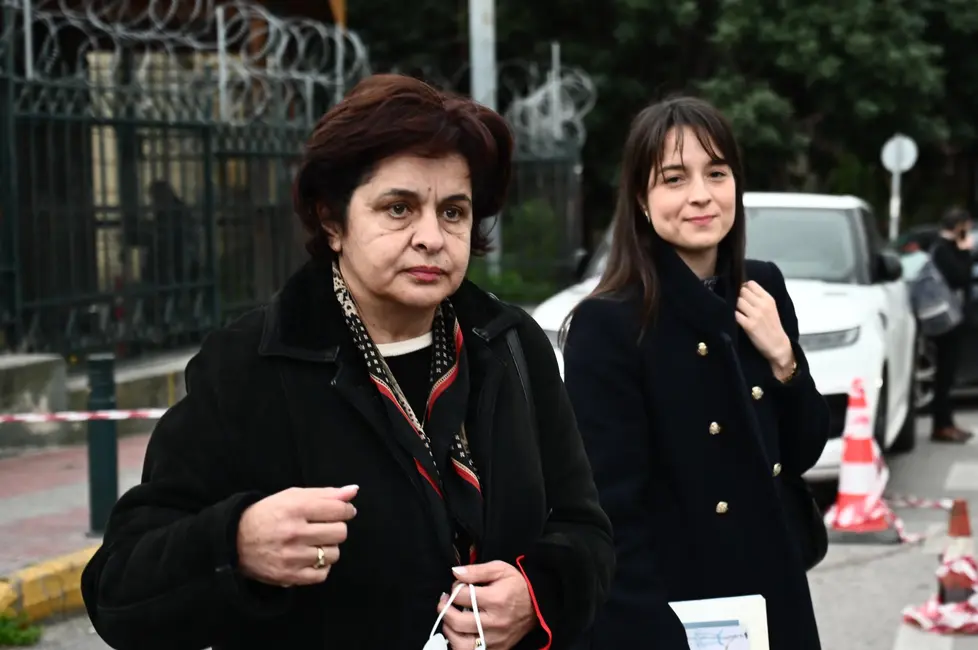 diki-tempi-suggeneis-elegktis