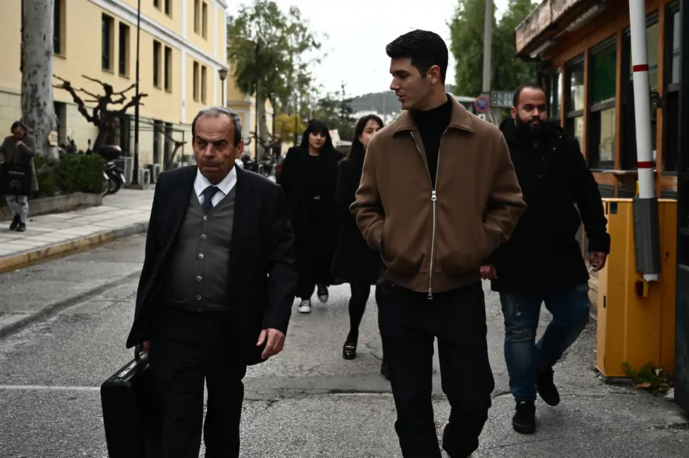 diki-tempi-suggeneis-elegktis