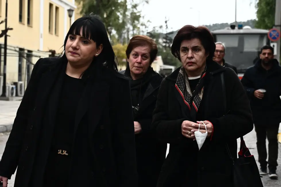 diki-tempi-suggeneis-elegktis