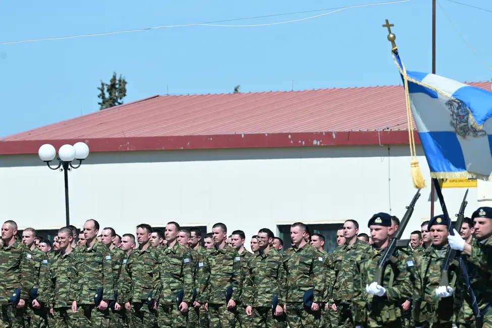 Ορκίστηκε ο Στέφανος Κασσελάκης στο στρατόπεδο της Θήβας