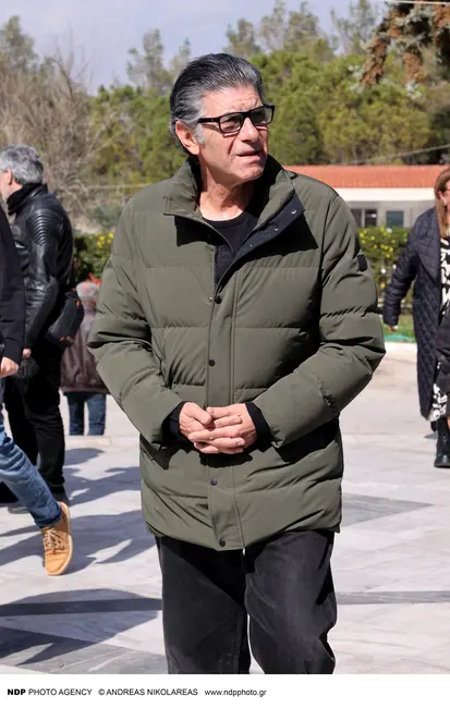 Γιάννης Μπέζος