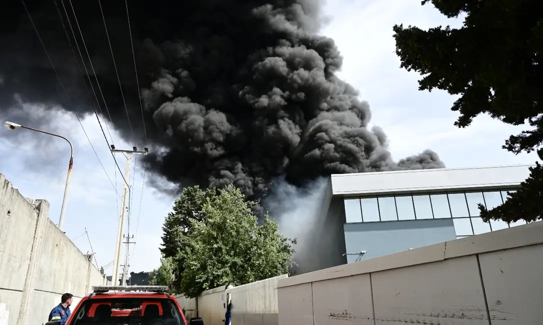 Φωτιά σε εργοστάσιο στη Νέα Κηφισιά