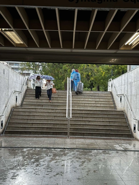 βροχη μετρο