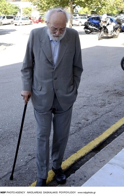 Ο Αλέξανδρος Λυκουρέζος στην κηδεία του Μίμη Πλέσσα