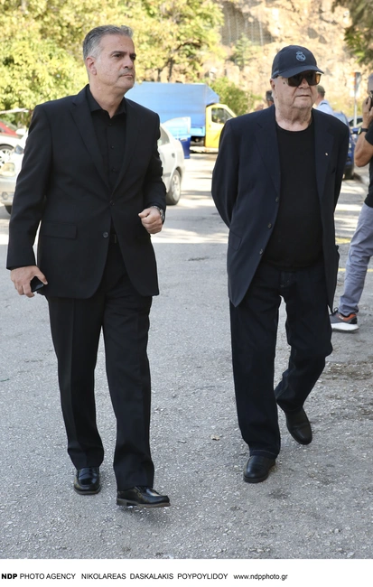 Αντώνης Κατσαρός-Γιώργος Κατσαρός στην κηδεία του Μίμη Πλέσσα