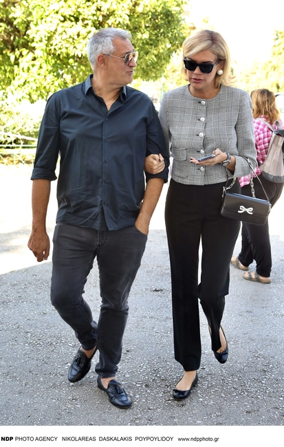 Γιώργος Ντάβλας-Σάσα Σταμάτη στην κηδεία του Μίμη Πλέσσα