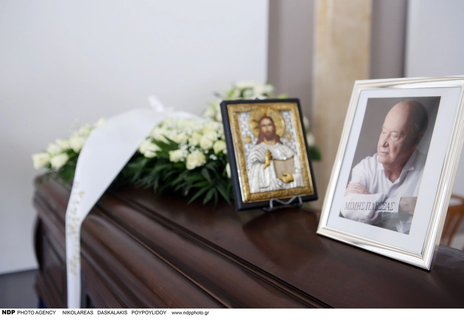 Σε λαϊκό προσκύνημα η σορός του Μίμη Πλέσσα