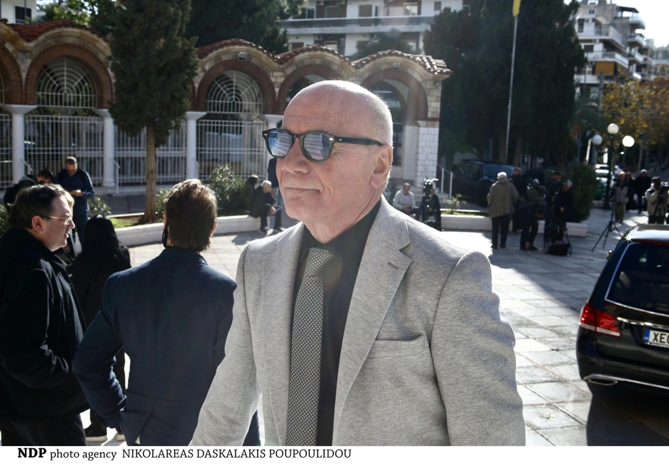 Ο Μένιος Σακελλαρόπουλος στην κηδεία του Κώστα Χαρδαβέλλα