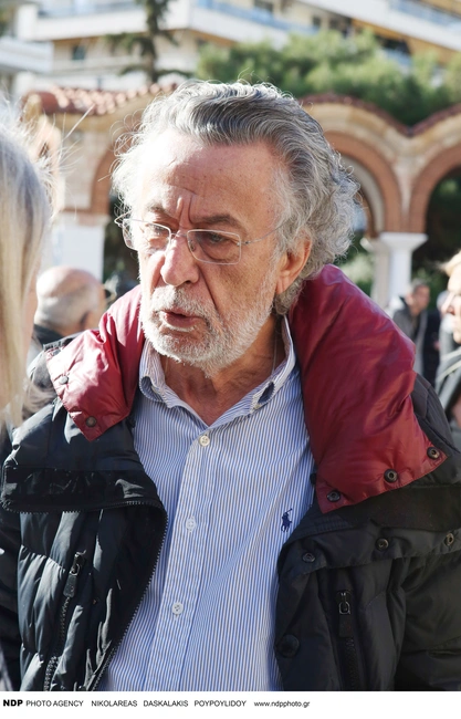 Ο Μάκης Τριανταφυλλόπουλος στην κηδεία του Κώστα Χαρδαβέλλα