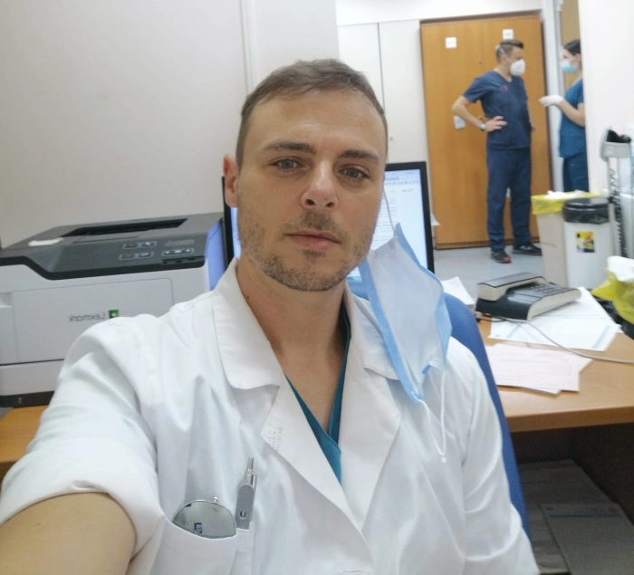 Νίκος Μίχας (Γιατρός, τραγουδιστής)