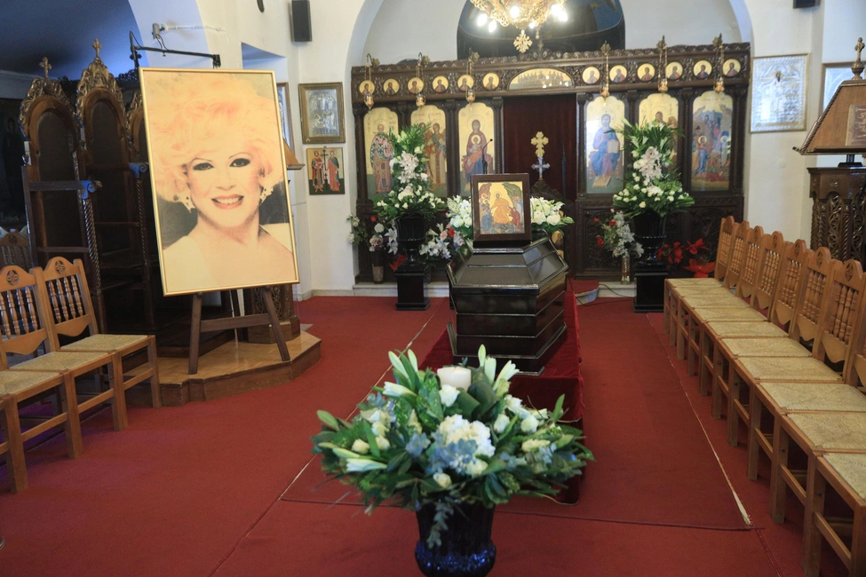 Καίτη Γκρέυ: Σε λαϊκό προσκύνημα η σορός της τραγουδίστριας