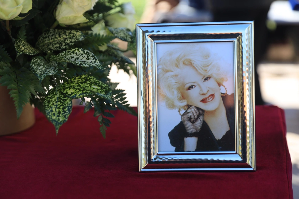 Σε λαϊκό προσκύνημα η σορός της Καίτης Γκρέυ 