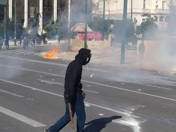 epeisodia sto syntagma