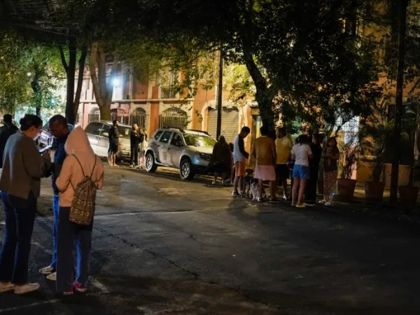 Σεισμός στο Μεξικό - Στους δρόμους οι κάτοικοι