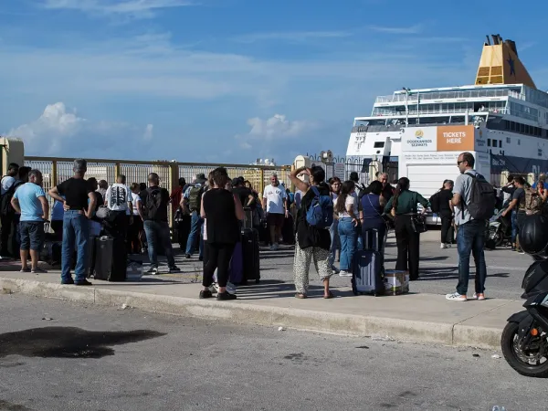 Μετανάστες διαμαρτύρονται στο λιμάνι της Ρόδου