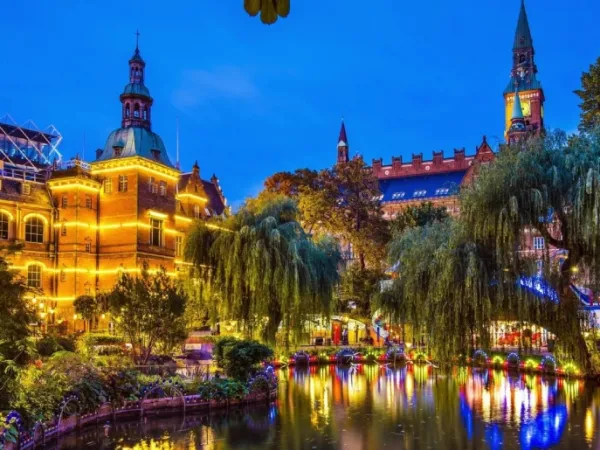 Το θεματικό πάρκο Tivoli Gardens στην Κοπεγχάγη