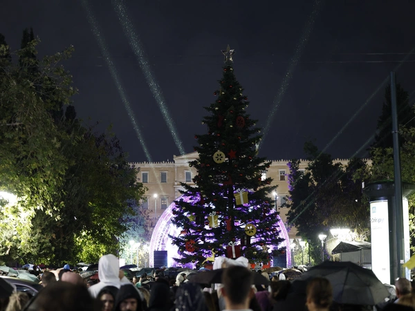 Χριστουγεννιάτικο δέντρο στο Σύνταγμα