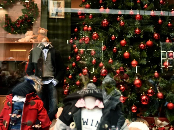 Εορταστικό ωράριο Χριστουγέννων 2023: Πότε ξεκινά για τα καταστήματα