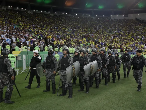Αστυνομία στο γήπεδο Μαρακανά κατά τον αγώνα Βραζιλία - Αργεντινή