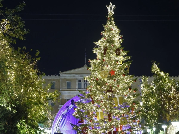 Το χριστουγεννιάτικο δέντρο στην πλατεία Συντάγματος