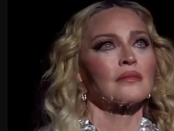 Η Μαντόνα δακρυσμένη σε συναυλία της