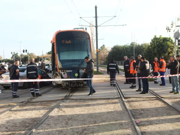 ΙΧ συγκρούστηκε με τραμ στο Παλαιό Φάληρο