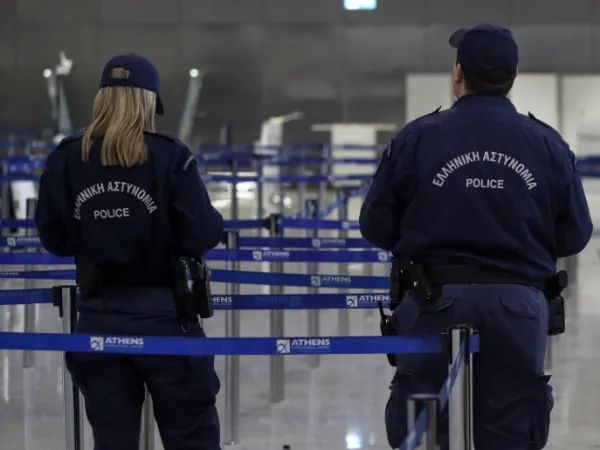 Αστυνομικοί στο αεροδρόμιο «Ελευθέριος Βενιζέλος»