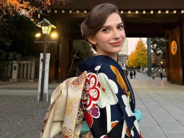 Η Karolina Shiino παραιτήθηκε από το στέμμα της Μις Ιαπωνία