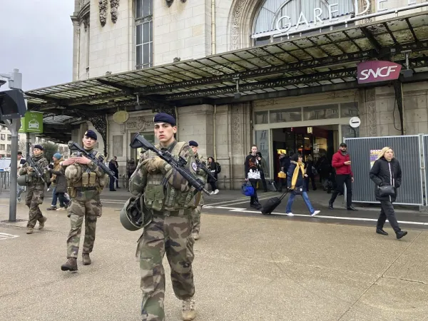 Επίθεση σε σιδηροδρομικό σταθμό στο Παρίσι