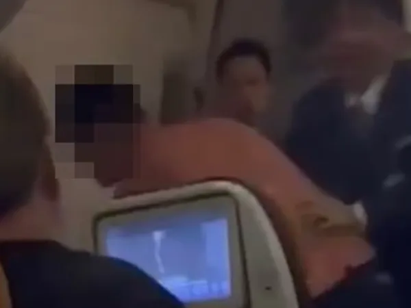 Επιβάτης σε πτήση της Thai Airways προκάλεσε πανικό
