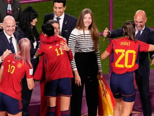 Ο Λούις Ρουμπιάλες, μετά τη νίκη της Εθνικής Ισπανίας στο Μουντιάλ