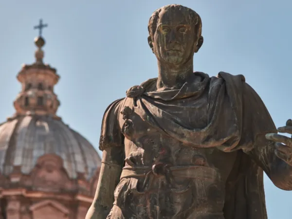 Ποιος Ρωμαίος αυτοκράτορας έπεσε θύμα απαγωγής από πειρατές σε νεαρή ηλικία - Το «μοιραίο» ταξίδι στη Ρόδο