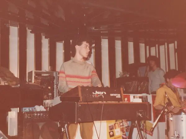 Return Of The Creeps - Film Still (13) (The Reporters).