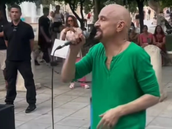 Οι James στο Σύνταγμα