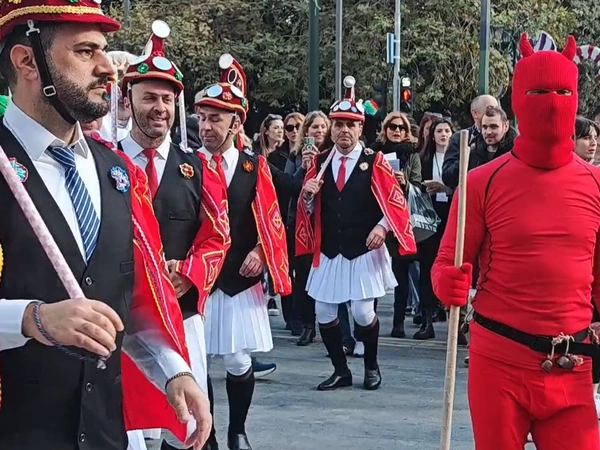 Μωμόγεροι στο Σύνταγμα