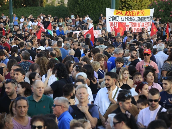 Συγκέντρωση για τα Τέμπη στο Σύνταγμα