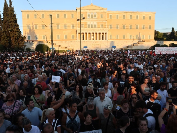 Συγκέντρωση για τα Τέμπη στο Σύνταγμα