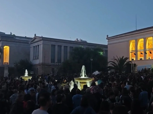 Αντιπολεμική συναυλία για τη Γάζα στα Προπύλαια