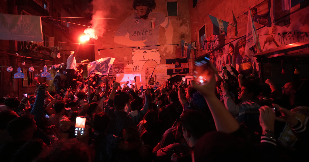 Napoli: Il campionato italiano è tornato e la città è in fiamme