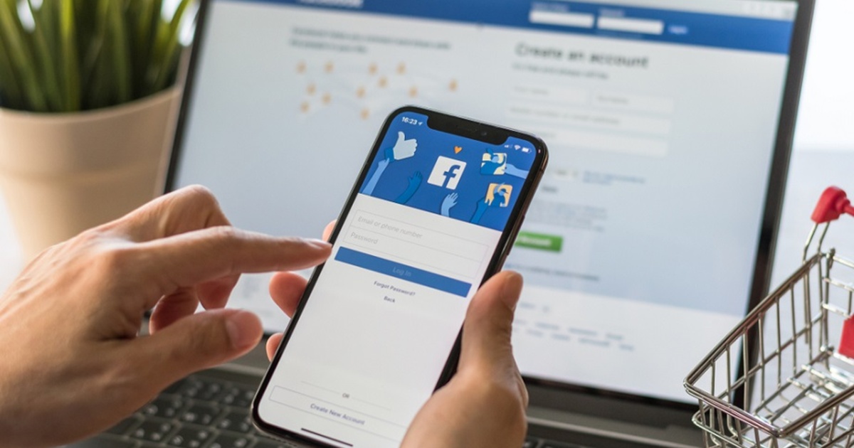 Έπεσε το Facebook: Χωρίς σύνδεση το site για χιλιάδες χρήστες - Τι ισχύει για το κινητό