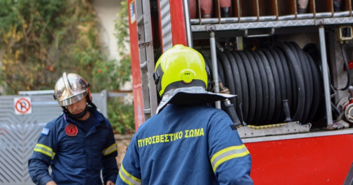Φωτιά σε διαμέρισμα στον Κολωνό: Επιχείρηση της Πυροσβεστικής