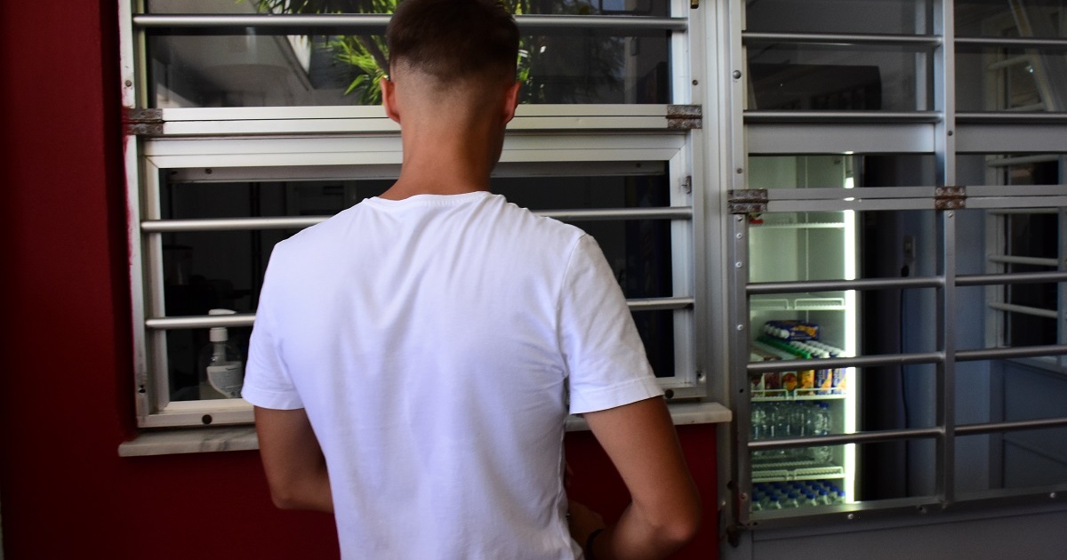 «Θα χορτάσει ένας 17χρονος με 60 γραμμάρια σάντουιτς;»: Τι υποστηρίζουν οι ιδιοκτήτες κυλικείων για τις νέες αλλαγές