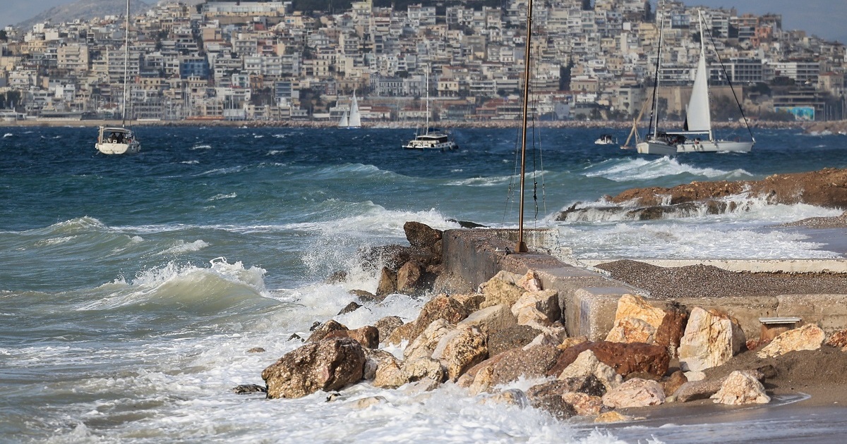 Καιρός: Ανεβαίνει ο υδράργυρος, επιμένει το μελτέμι
