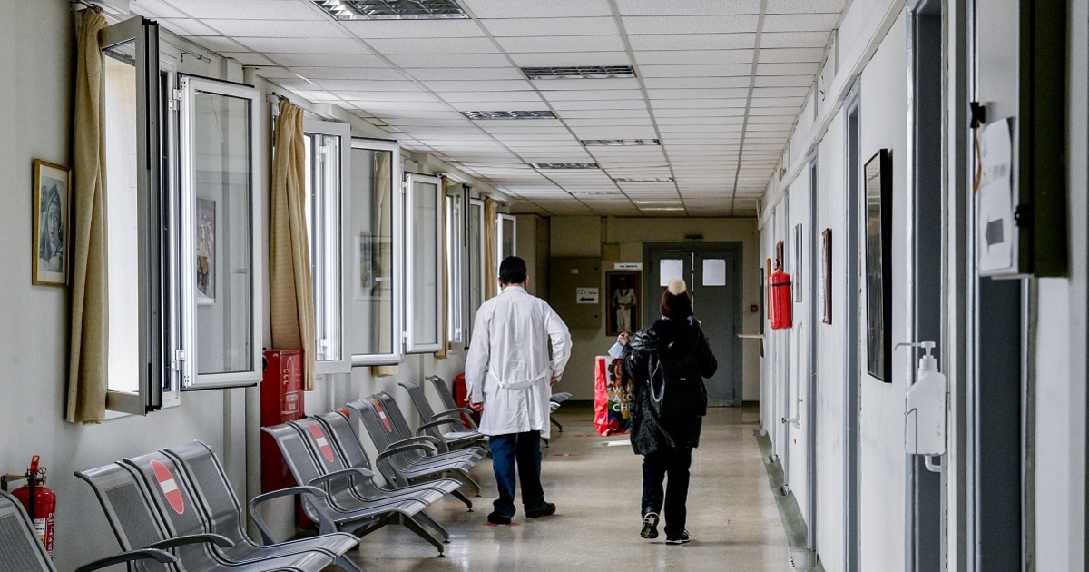Χαϊδάρι: Γνωστός επιχειρηματίας επιτέθηκε σε άνδρα σε ιατρείο - «Σηκώθηκε πάνω και με πλάκωσε στο ξύλο»